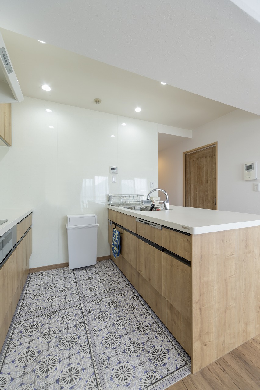 広島のキッチンリフォーム事例 広島市 シンクとコンロが分かれる 型キッチン