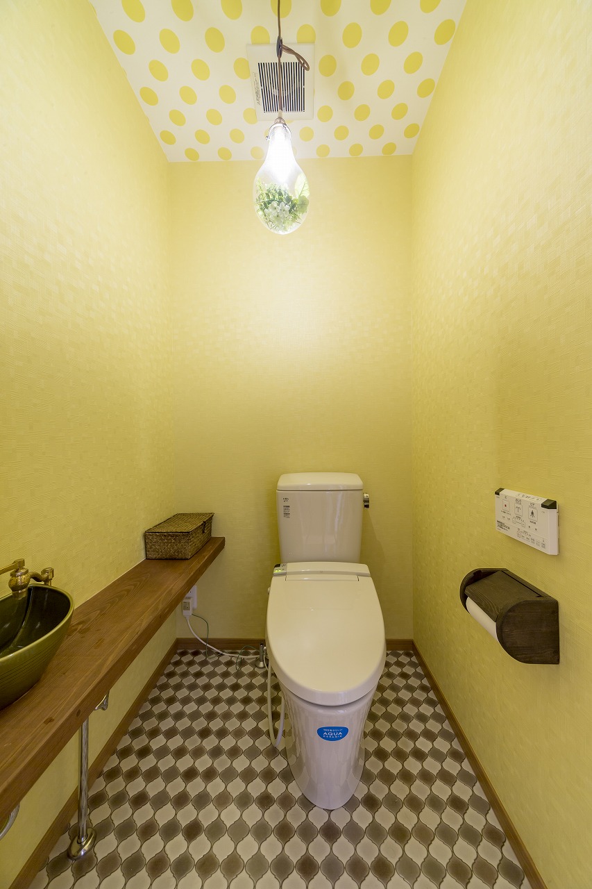 広島のトイレリフォーム事例｜呉市 1階と2階で雰囲気の異なるトイレ空間