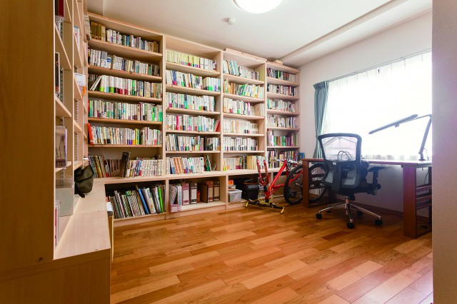 広島市|使いやすく美しい本棚を造作 画像