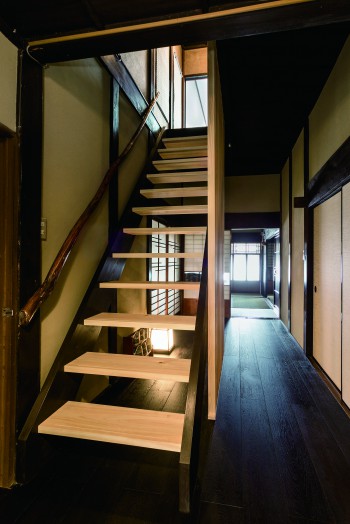 広島市|蹴り込み板をなくし光と風が通る階段に 画像