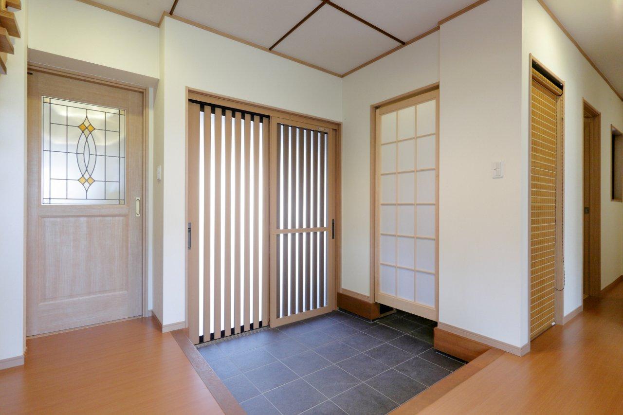 広島市|シューズクロークを設けた玄関リフォーム 画像