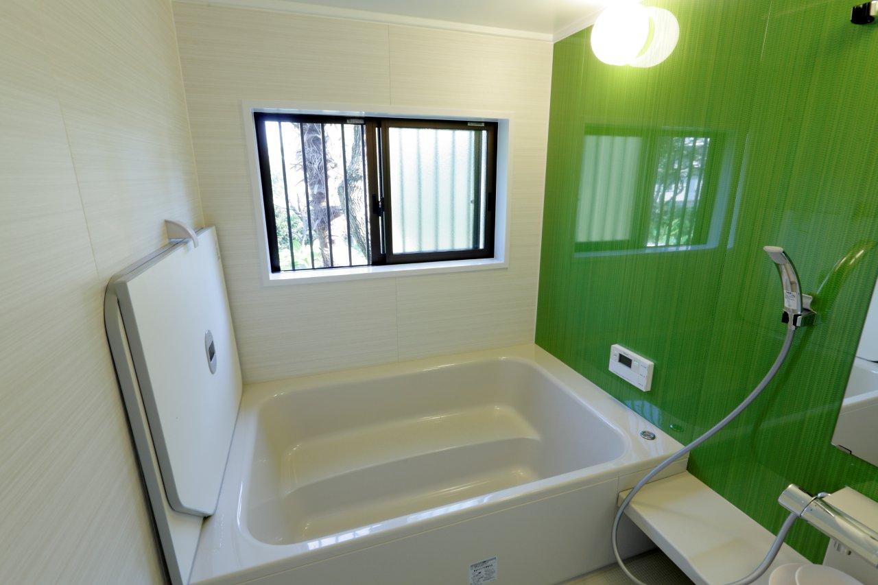 広島市|子どもも一緒に入浴できる腰掛タイプの浴室 画像
