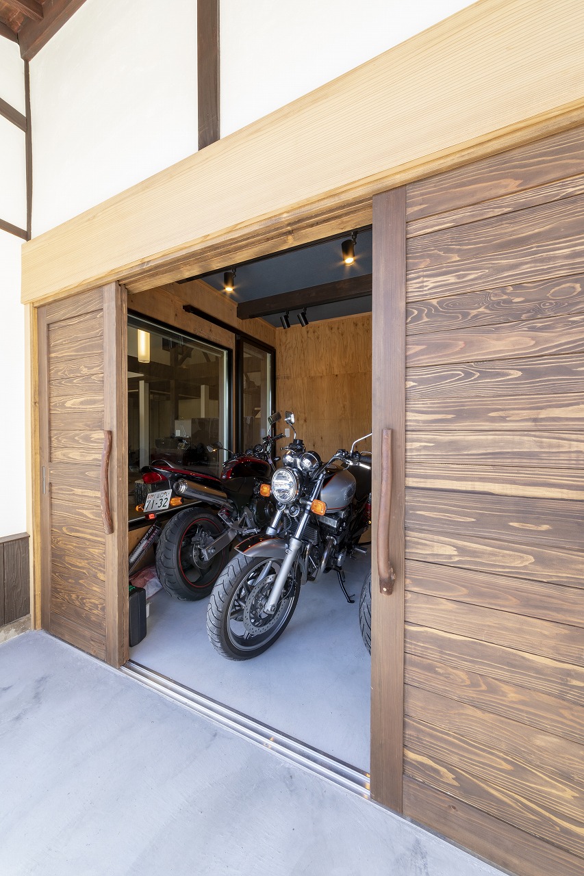 広島の古民家再生 リフォーム事例 バイクガレージのある古民家