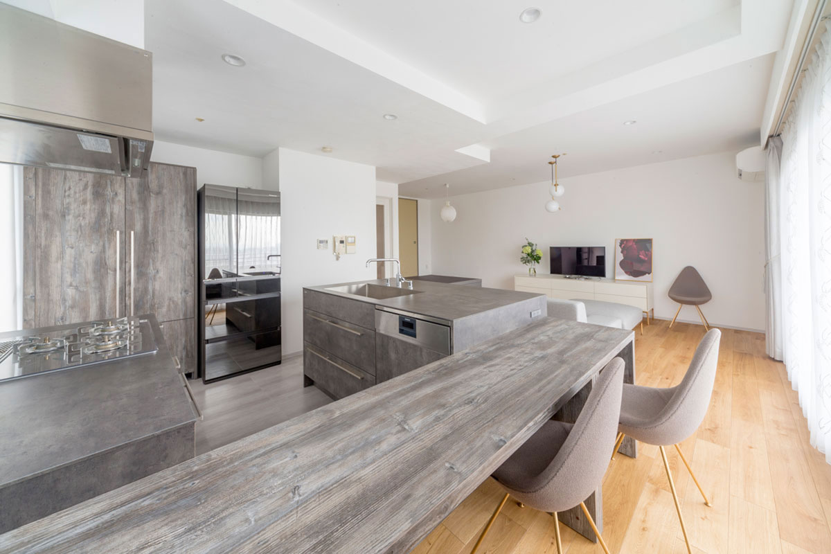 広島のリビングリフォーム事例 広島市 グレーのメラミン素材が美しいキッチン