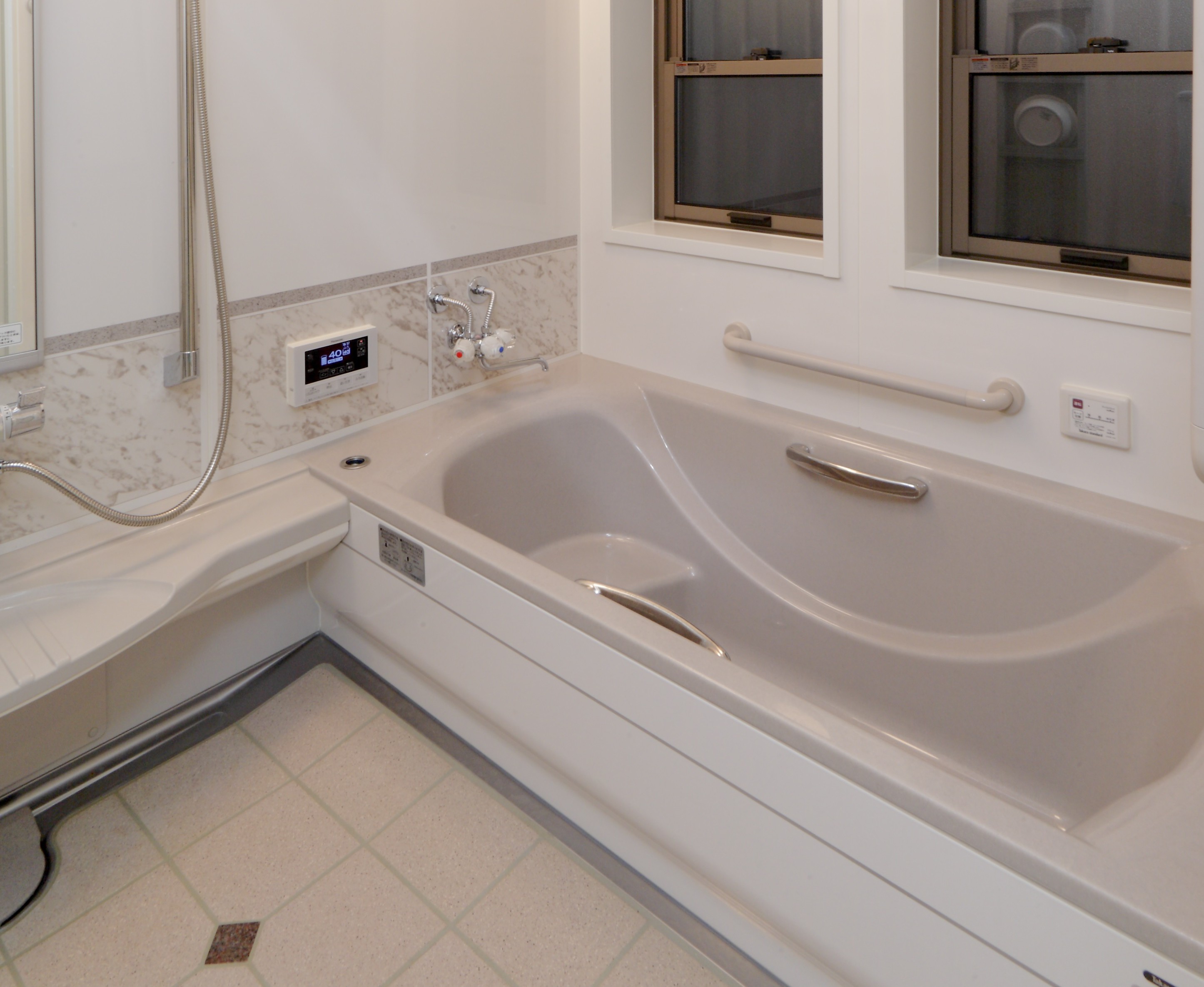 山県郡|お手入れのしやすい浴室へ 画像