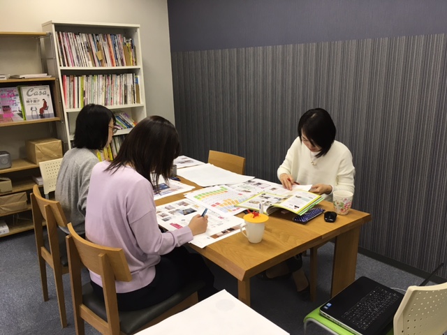雑誌の制作も大詰めです。