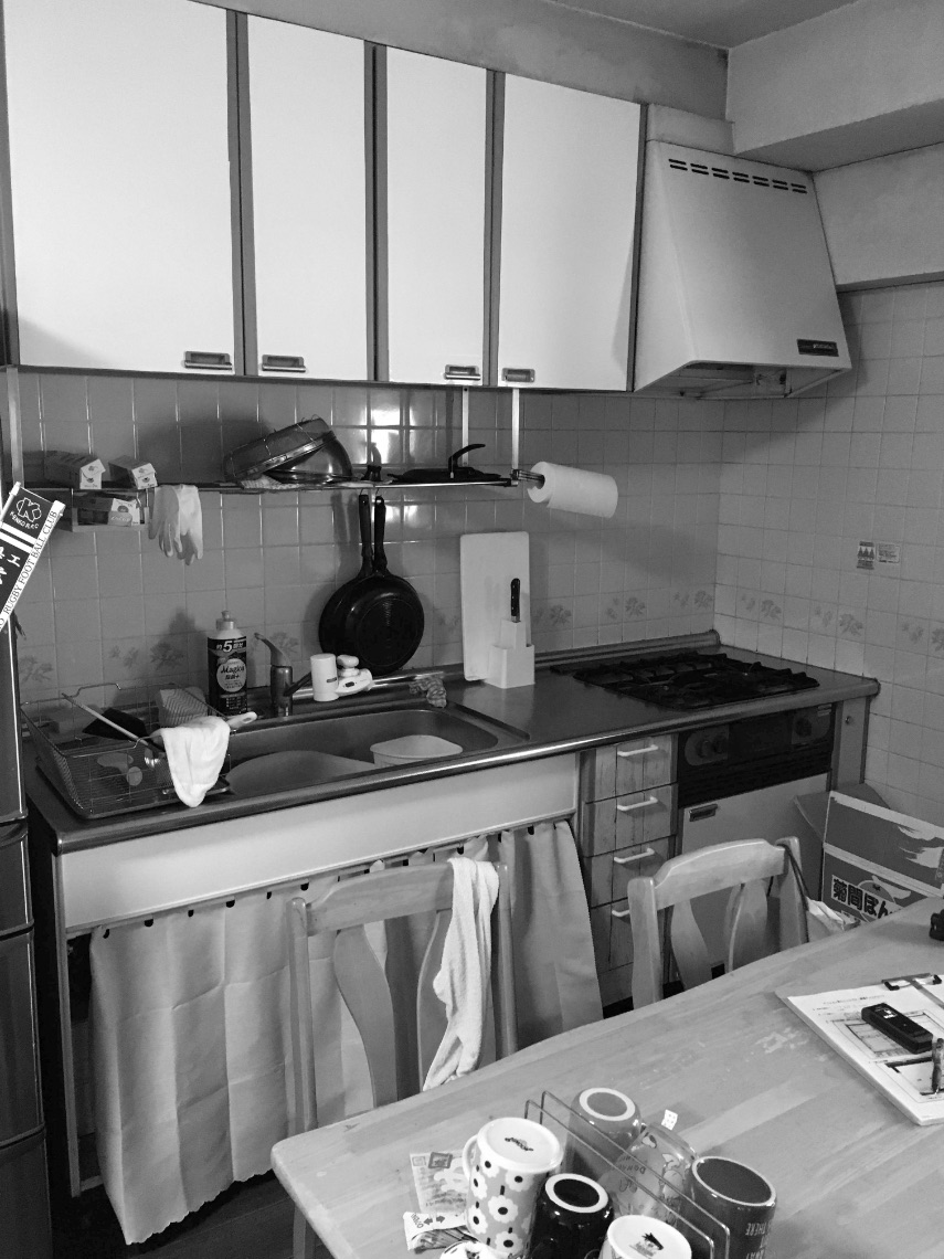 設備の老朽化が気になっていたキッチン。暗く狭いことも悩みでした。