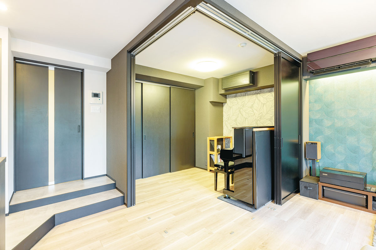 ピアノやスピーカーの音に配慮して隣家側の壁は防音仕様に