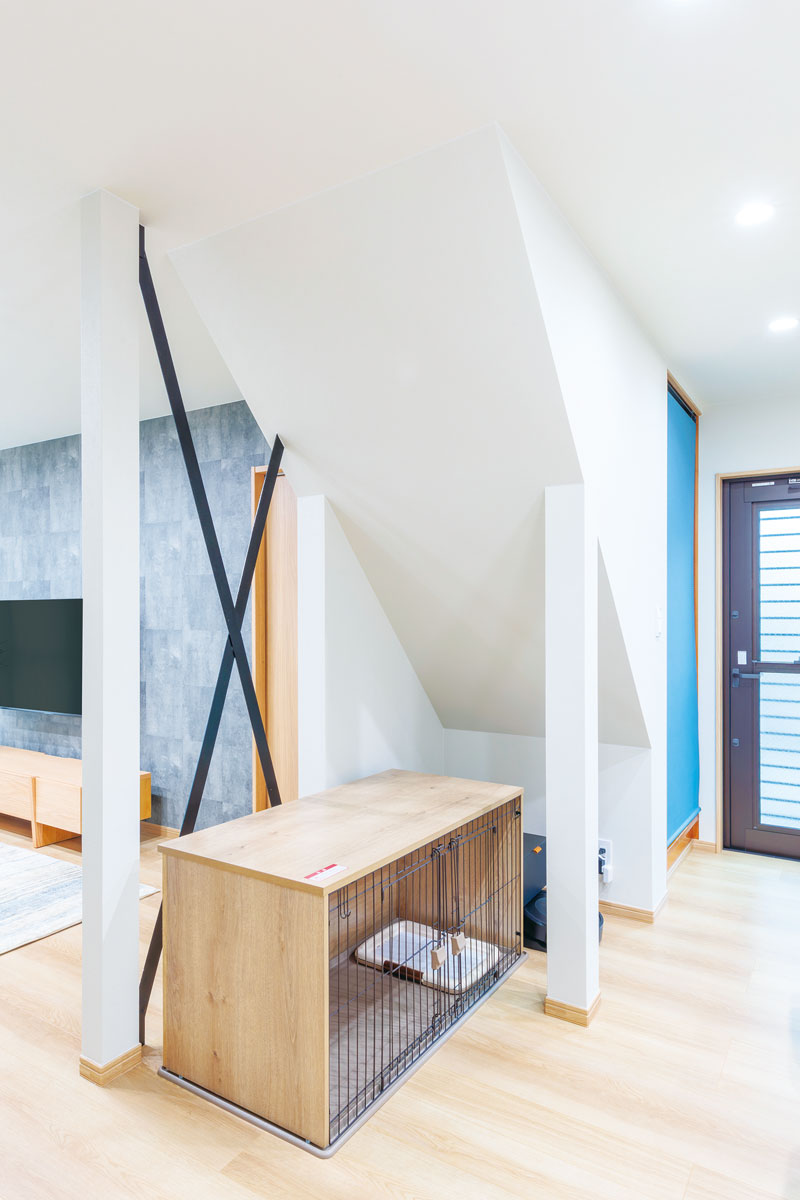 階段下にあった物入れを無くして、オープンに