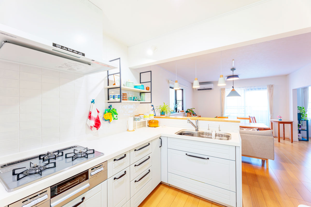 奥さまの希望した対面キッチンはL字にすることで使い勝手も両立