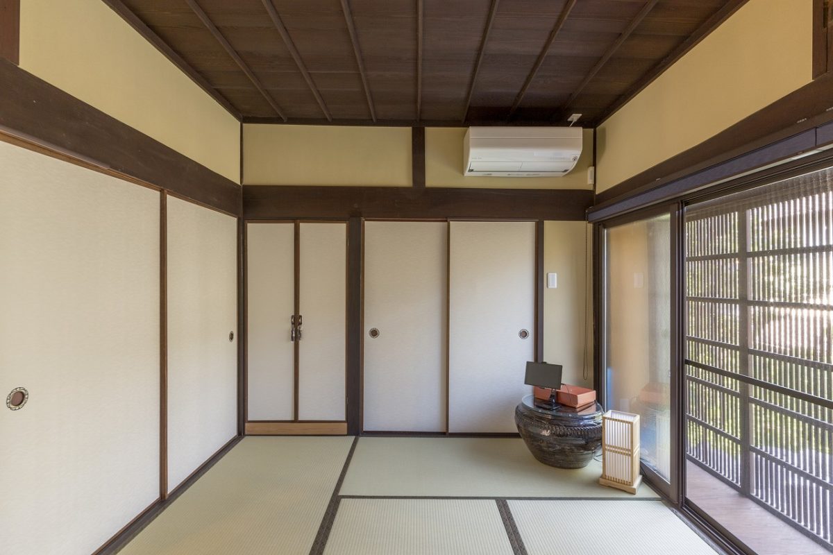 1階の2つの和室は建具の枠を調整し、できる限り元の風情を活かしました。