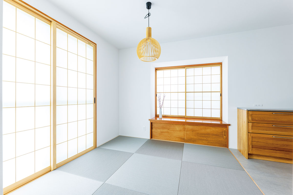 グレーの縁無し畳でLDKと調和する和モダンな空間になりました