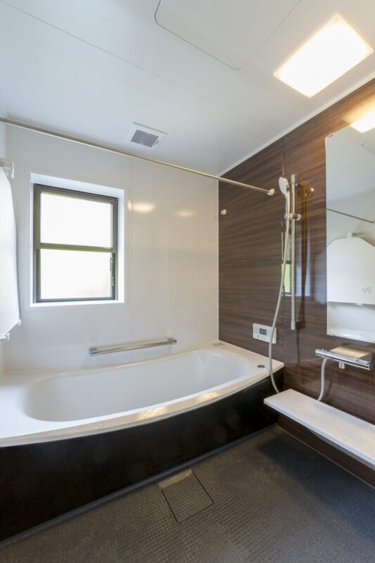 浴室の位置は変わらず、保温性の高い最新のユニットバスを設置しました。