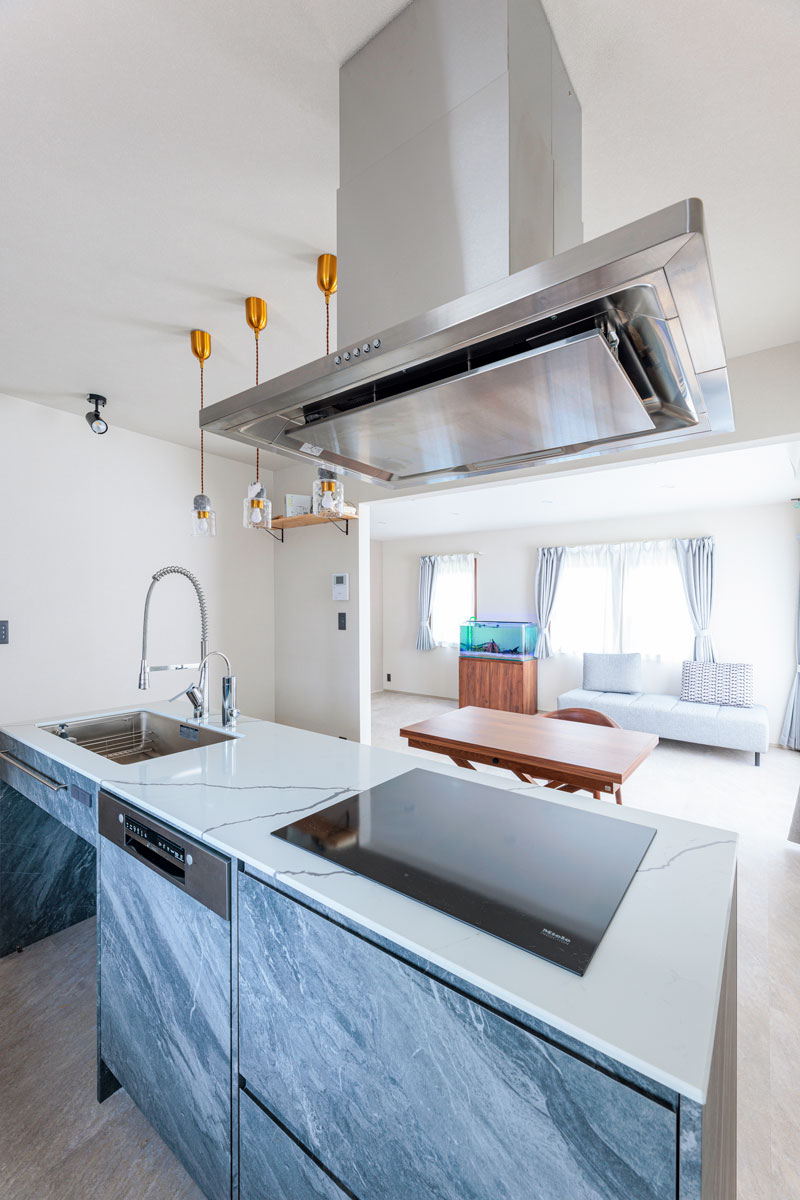 ミーレの4つ口IHクッキングヒーターを採用