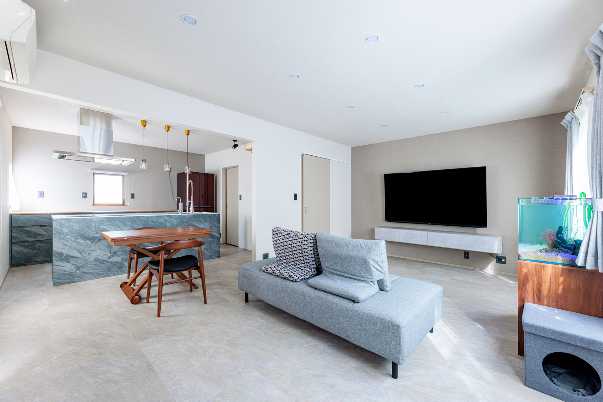 ペットと家族がくつろぐフレキシブルな空間