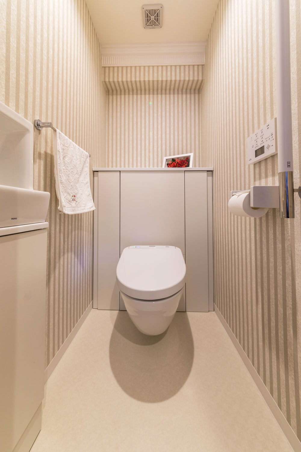 便器が床に接触していないフローティングトイレは、清掃性が抜群。