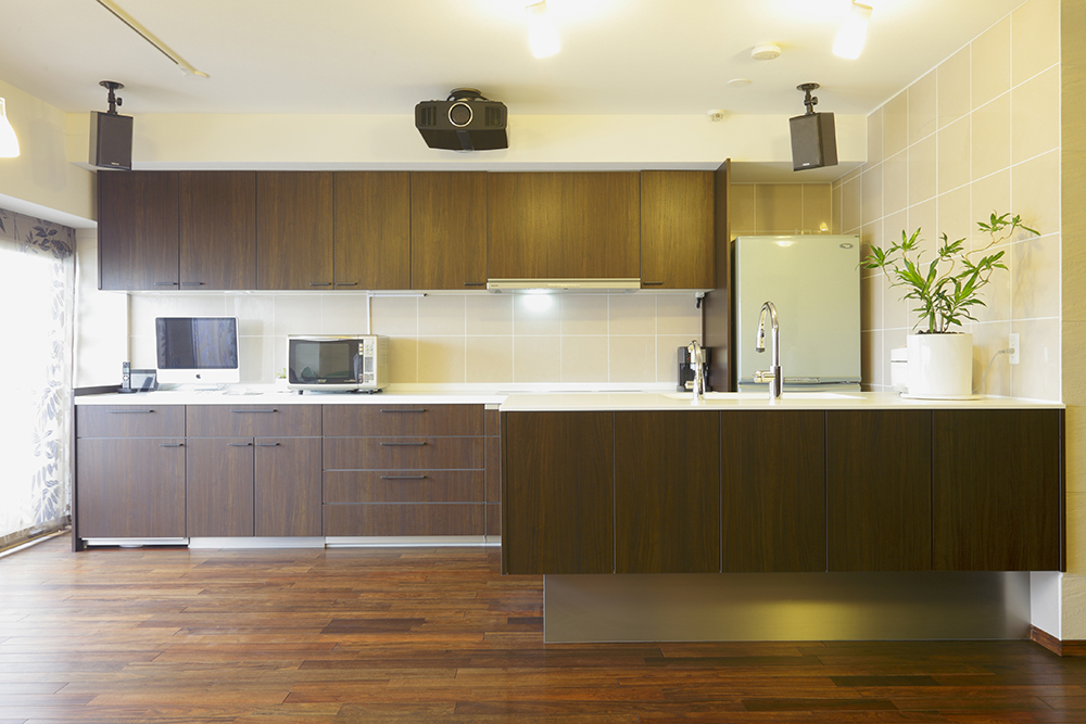 サイズや素材などの特注に応えたキッチンは、動線や使いやすさも一級品です。