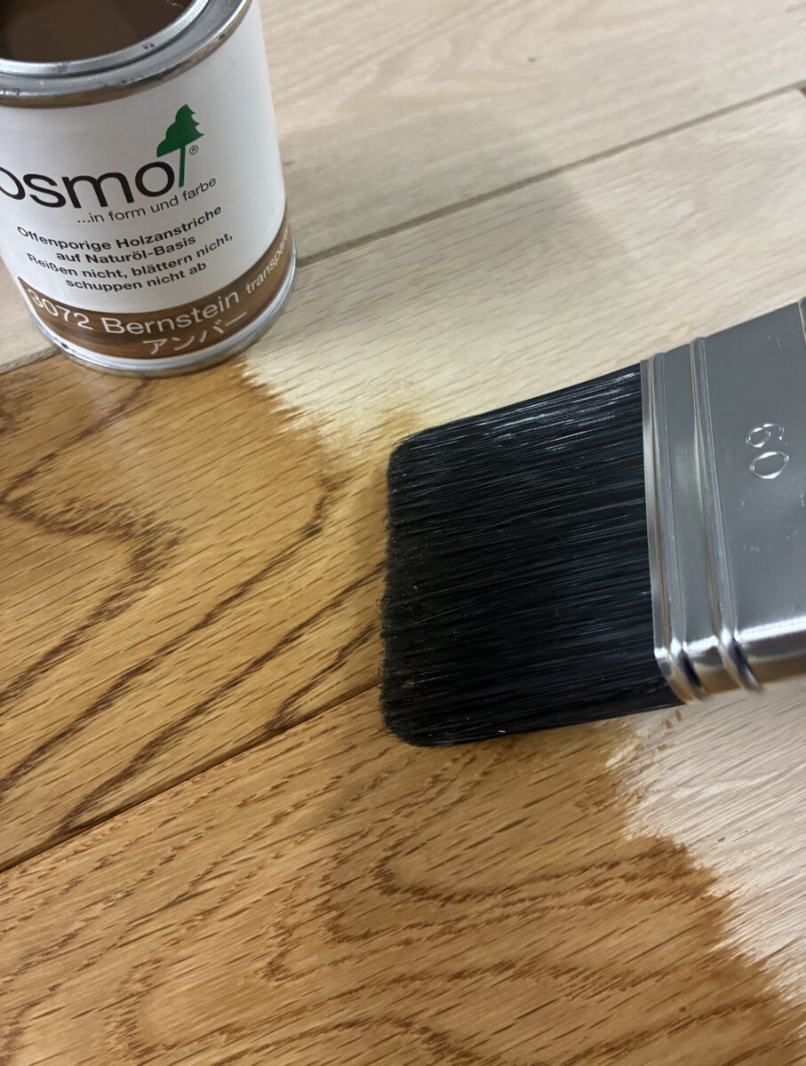自然塗料やオイル塗装の施工中写真